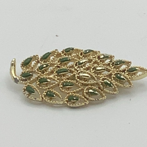 Vintage Gerry’s Goldtone Leaf Design Brooch - Picture 4 of 8